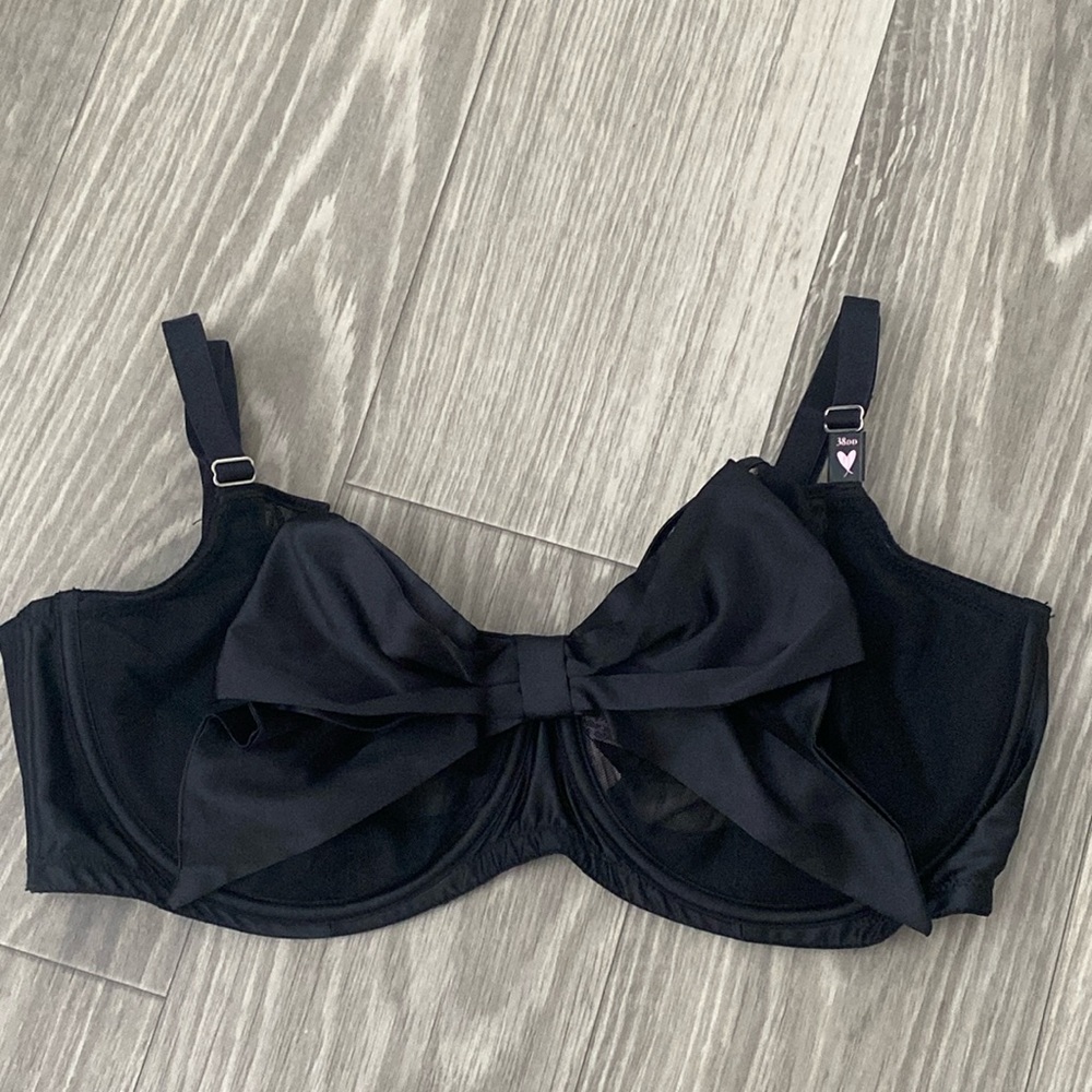 VICTORIA’S SECRET bow bra